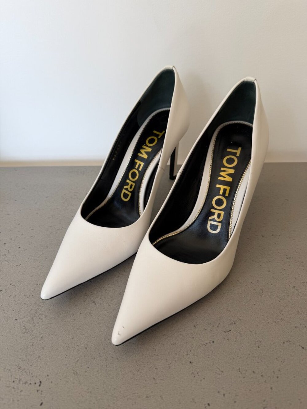 Tom Ford T-Screw Pumps White Leather Pointed Toe Stiletto — IT 37.5 US 7.5